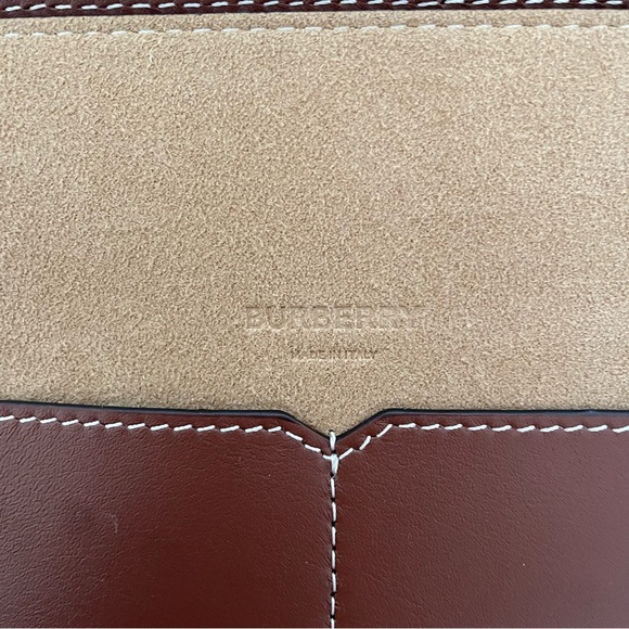 BWNT Authentic Burberry 2021 Runway Small Soft Pocket Tote, in tan - Picture 7 of 16